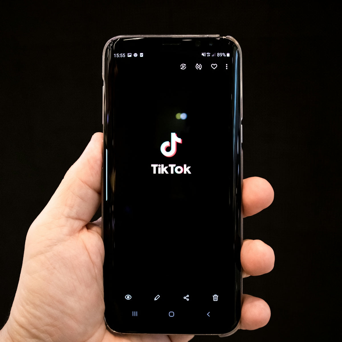 TikTok marketing: Approcci creativi per brand e artisti emergenti