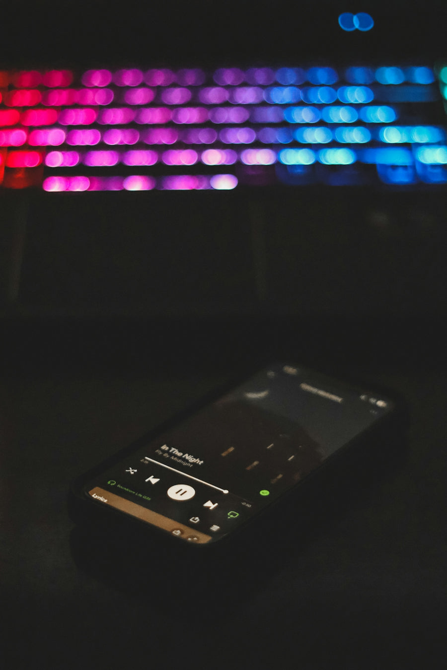 Comparativa: diverse strategie di crescita artistica su Spotify
