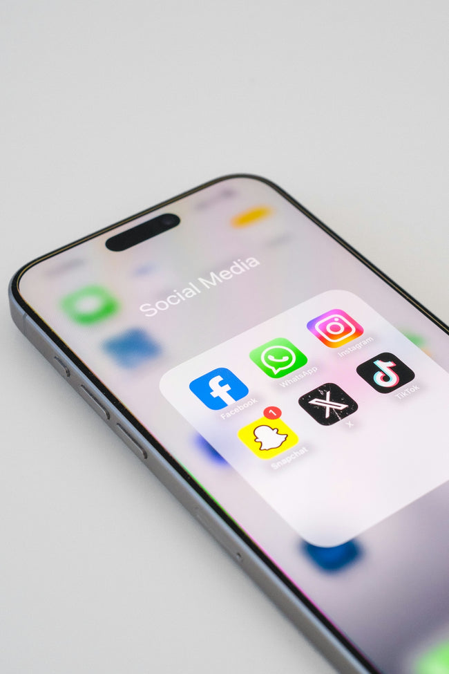 Raggiungi visibilità social elevata grazie a follower e like italiani originali
