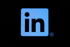 Anchéda storico sul marketing di Facebook: co'yni cambiamenti templati e sfide.